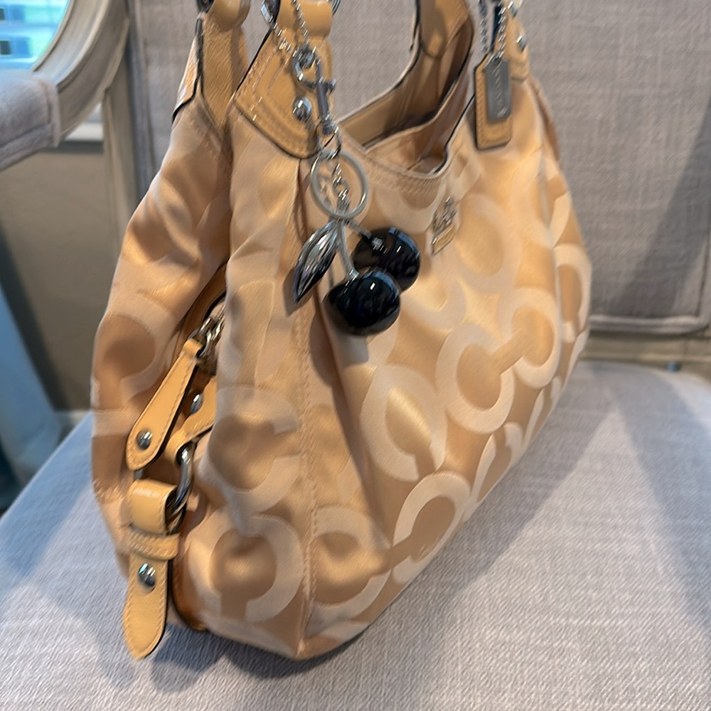Coach Madison Opt Art Maggie Shoulder Bag. A1073-14305 - Picture 4 of 16